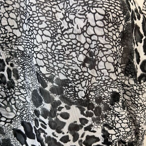 Chico’s maxi dress plus size 3.5/18 black gray animal print flutter sleeve - Picture 7 of 7